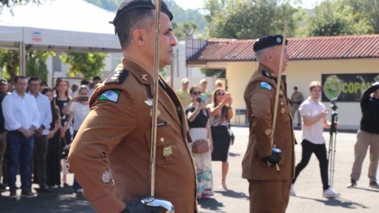 Solenidade militar marca entrega de comando do 21º BPM — Foto: Governo do Paraná