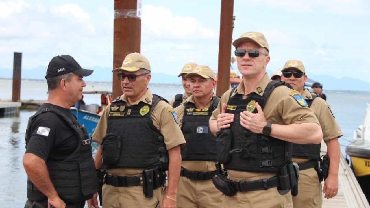 Comandante e Subcomandante-Geral da PMPR visitam Ilha do Mel — Foto: Governo do
