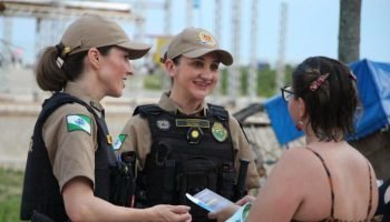 Polícia Militar do Paraná promove ação comunitária e entrega de pulseirinhas par