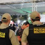 Policiamento em Paranaguá durante a apuração do Carnaval — Foto: Suggested by Po