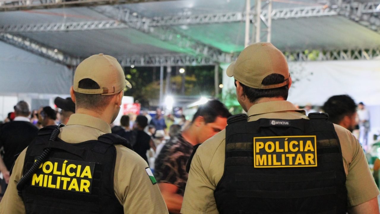 Policiamento em Paranaguá durante a apuração do Carnaval — Foto: Suggested by Po