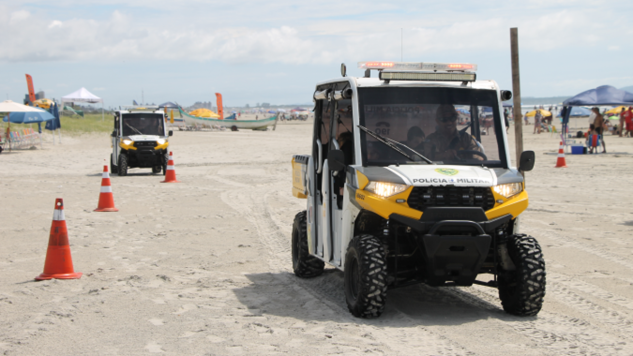 Policiais da PMPR em ação no Balneário Ipanema — Foto: Governo do Paraná