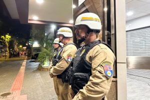 Polícia Militar do Paraná durante o Carnaval de Curitiba — Foto: Crédito da imag