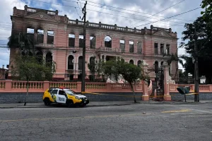 Foto: As causas do incêndio ainda são desconhecidas e serão investigadas (Foto:
