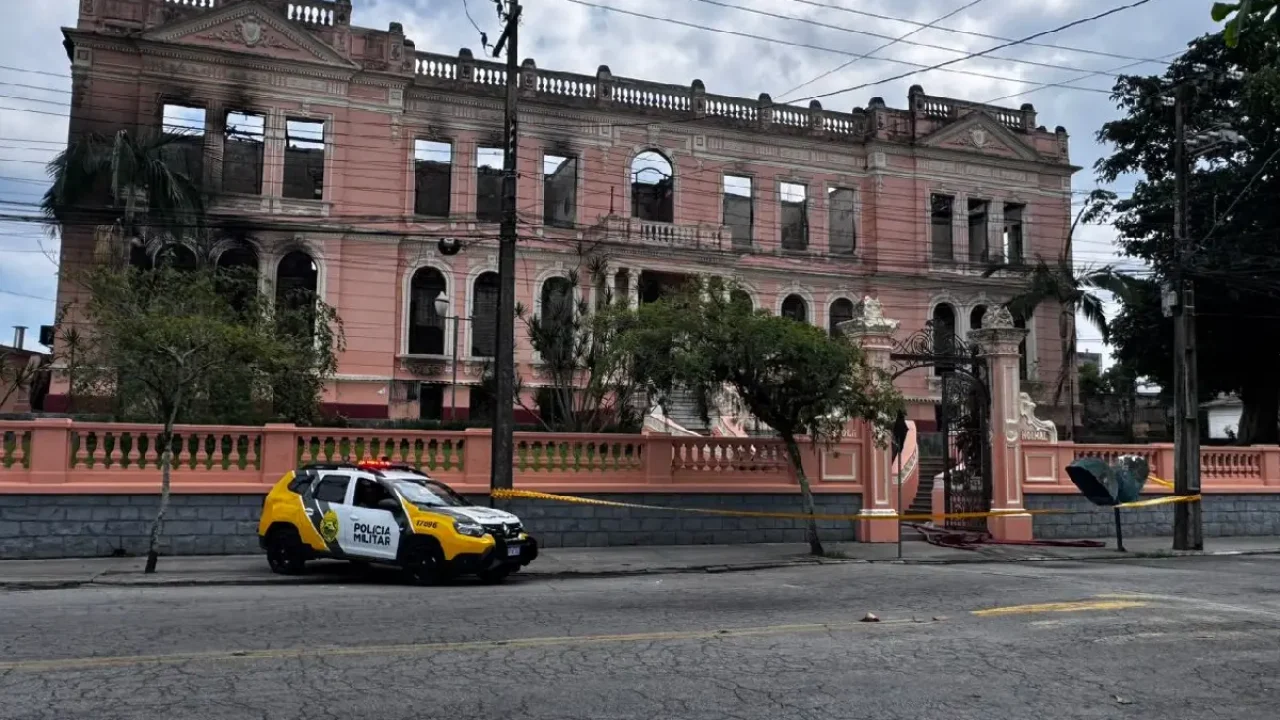 Foto: As causas do incêndio ainda são desconhecidas e serão investigadas (Foto: