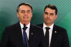 jair-bolsonaro-flavio-bolsonaro-24-06-2019