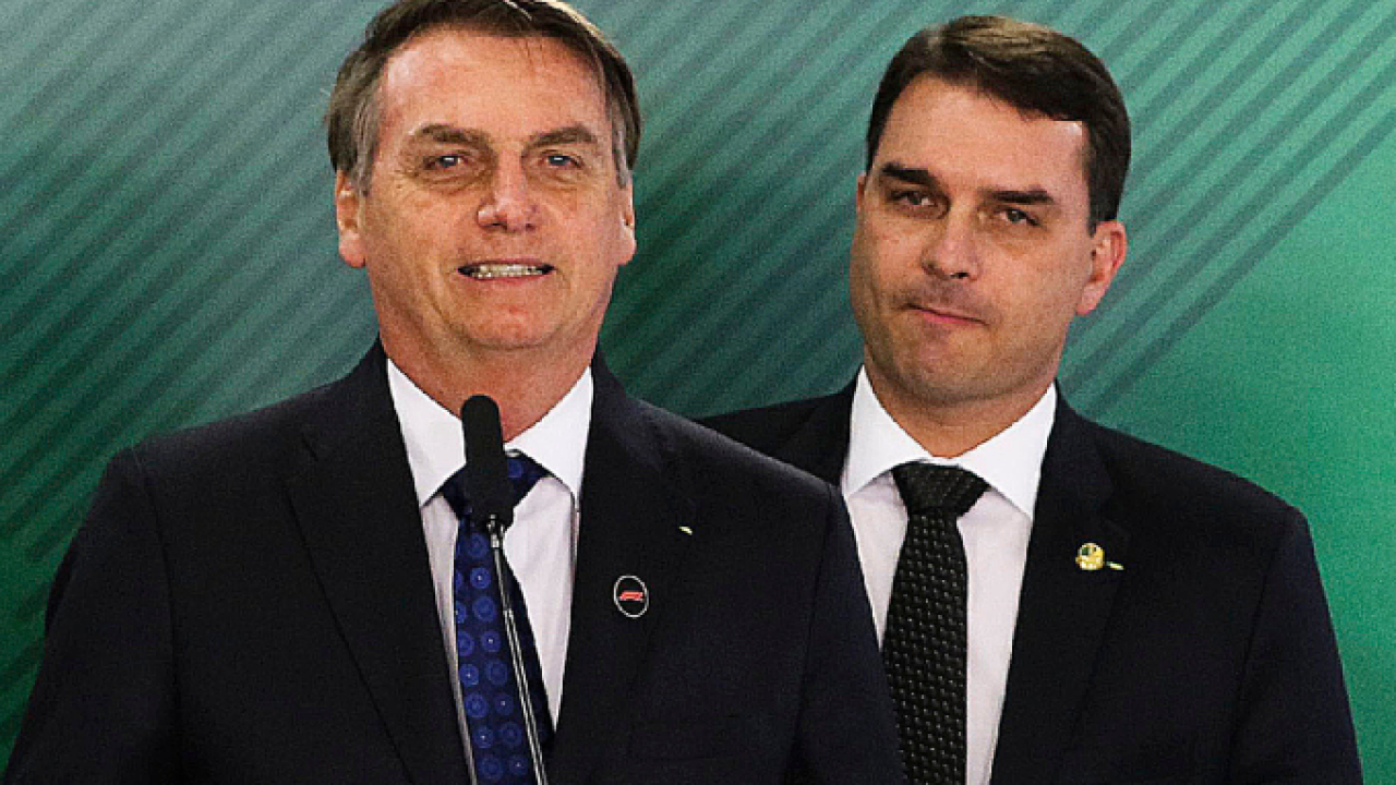 jair-bolsonaro-flavio-bolsonaro-24-06-2019