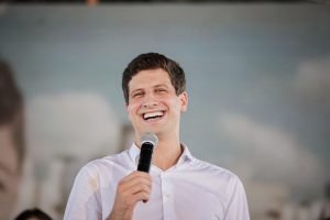 joao-campos-e-denunciado-por-uso-idevido-de-espaco-publico-edson-holanda-pcr-300x200-1