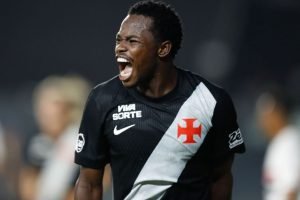 jogador-do-vasco-andre-gomez-comemora-gol-marcado-1
