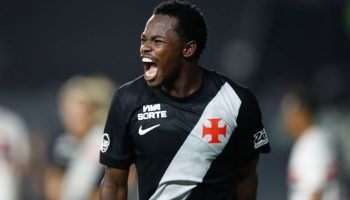 jogador-do-vasco-andre-gomez-comemora-gol-marcado-1