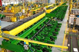 john-deere-propoe-banco-de-horas-para-evitar-150-d006793740202610261902.jpg