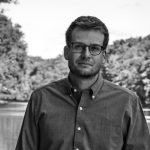 Imagem em preto e branco do autor John Green — Foto: 1 de 1 Imagem em preto e br