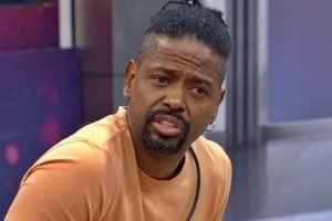 Foto: 1 de 1 Leandro, o Boneco, no BBB 26 - Foto: Reprodução/BBB