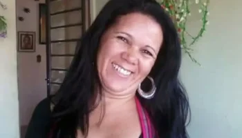 Um homem encapuzado invadiu a residência e cometeu o crime — Foto: Um homem enca