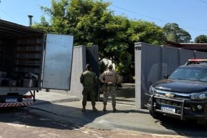 mais-de-26-toneladas-de-maconha-sao-encontradas-em-casa-usada-como-deposito-6a91fb77e3347