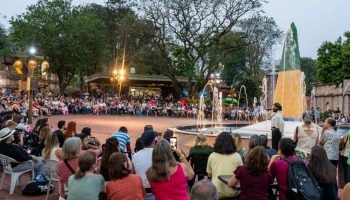 Lenda indígena da criação das Cataratas do Iguaçu: show diário no Marco — Foto: