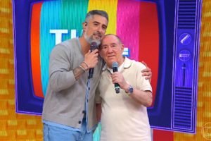 Foto: 1 de 1 Marcos Mion e Renato Aragão no Caldeirão - Foto: Reprodução/Globo