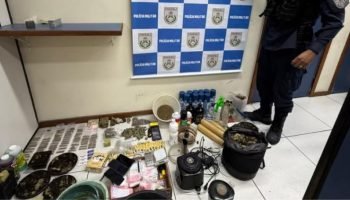 materiais-para-confeccao-de-drogas-apreendidos-em-apartamento-incendiado-em-copacabana-750x423-1