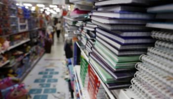 Cartilha do Procon-PR orienta consumidores na volta às aulas — Foto: Governo do