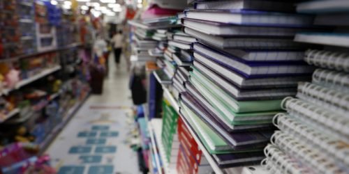 Cartilha do Procon-PR orienta consumidores na volta às aulas — Foto: Governo do