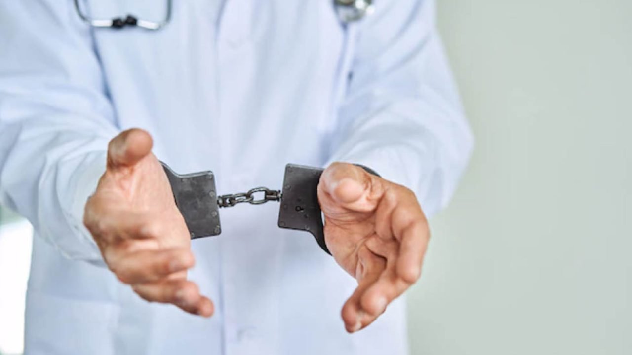 medico-preso006494640202607031041.jpg