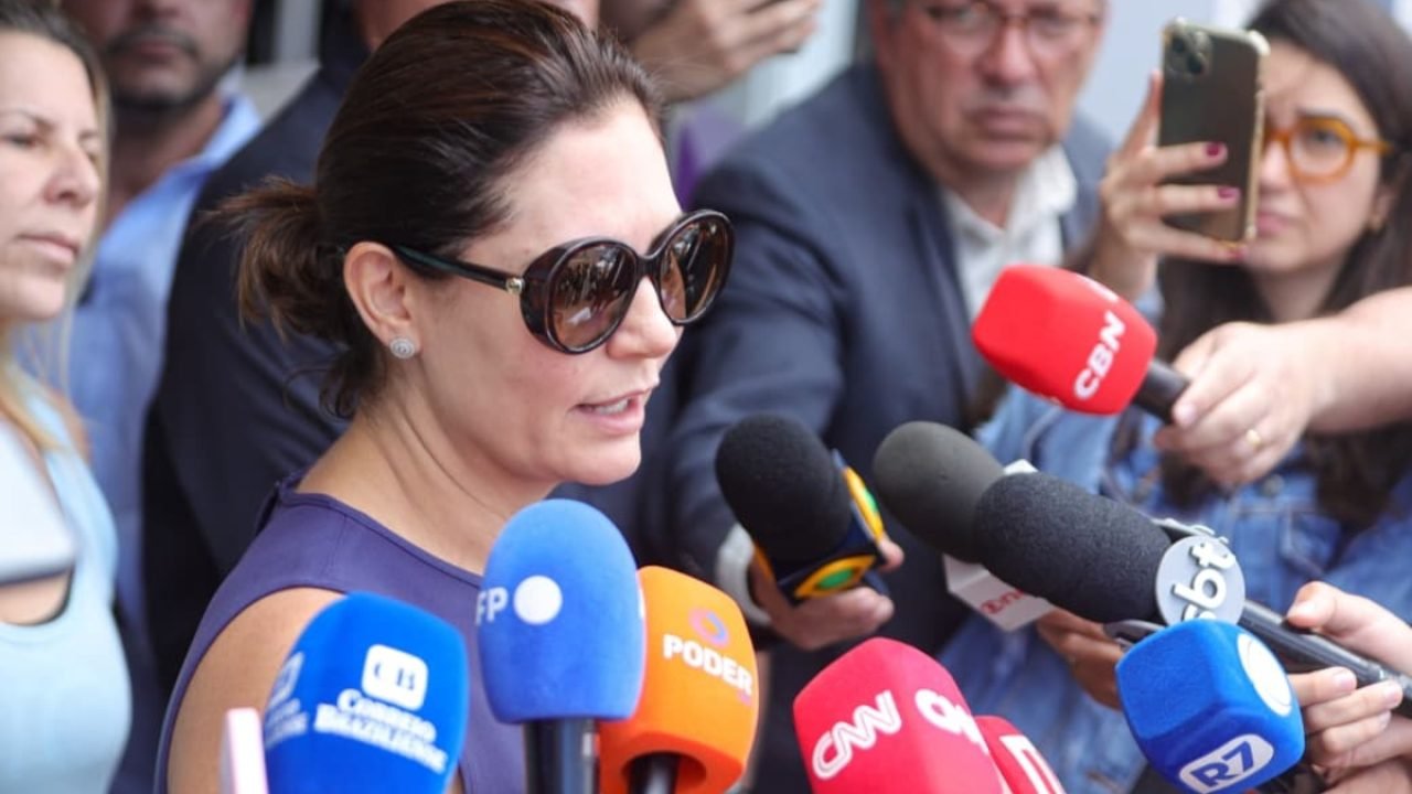 Michelle Bolsonaro fala com a imprensa no início da tarde — Foto: 1 de 1 Imagem