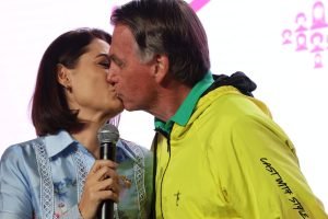 michelle-bolsonaro-beijo-jair-bolsonaro