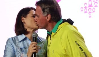 michelle-bolsonaro-beijo-jair-bolsonaro