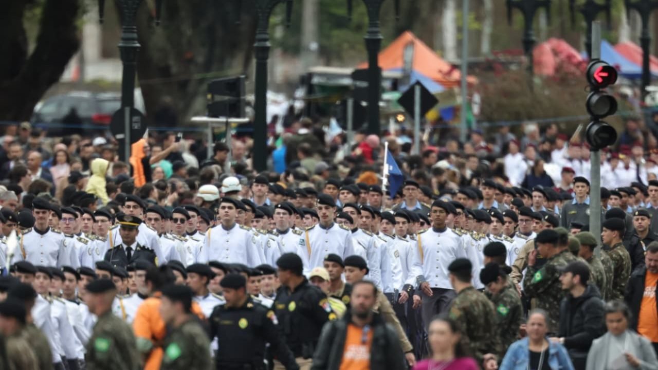 militares-curitiba-desfile