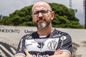Maringá Contrata Técnico — Foto: Maringa Futebol Clube