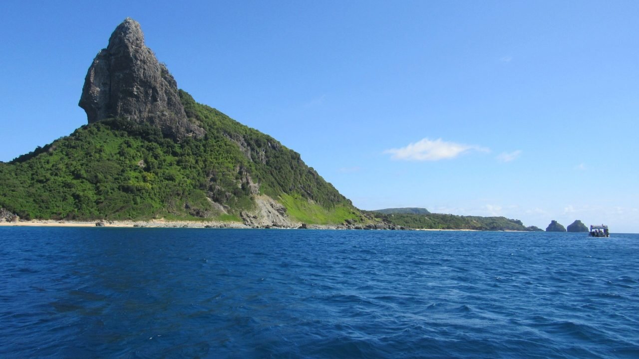 morro-do-pico-e-dois-irmaos-noronha
