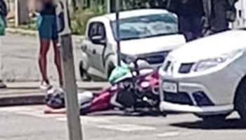 Foto: Motociclista é morto a tiros em plena luz do dia no bairro Uberaba (Foto: