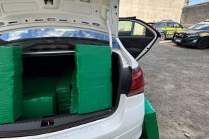 motorista-abandona-carro-PRF-apreende-drogas-BR-376-presidente-castello-branco-maringa-960x592-1