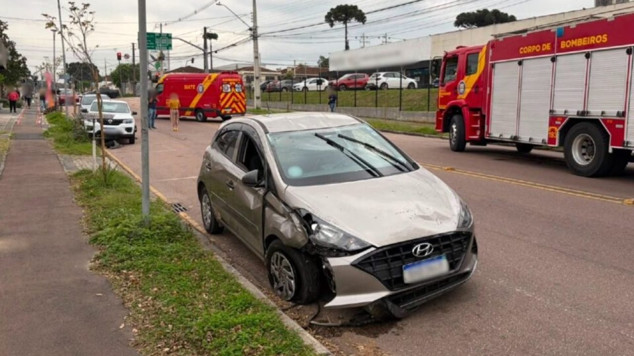 motorista-de-aplicativo-bate-carro-estacionado-capota-veiculo-ferido-bairro-alto-video-960x592-1
