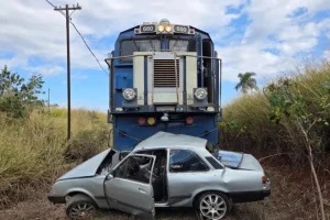 motorista-morre-ao-colidir-com-trem-acidente-calif006623130202607202152.webp.webp