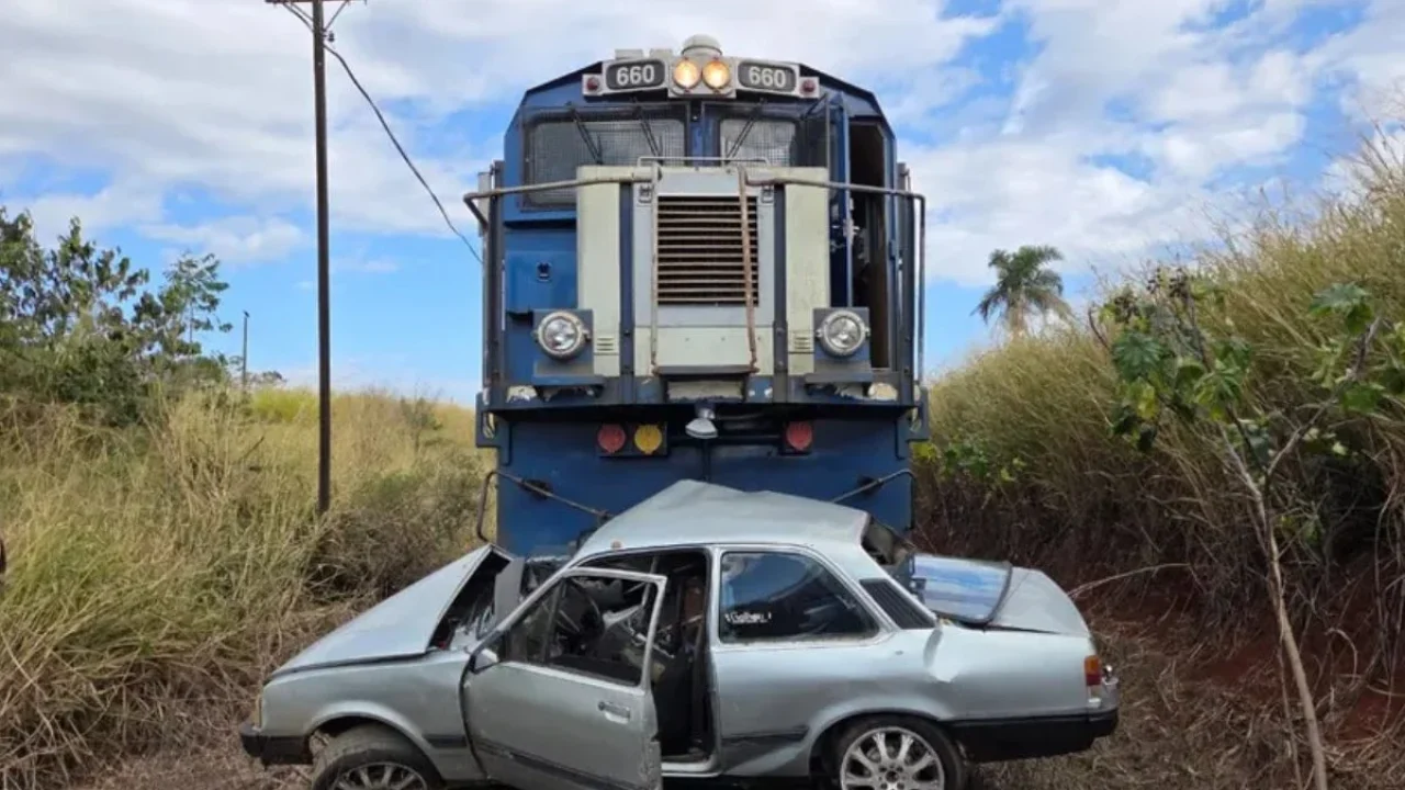 motorista-morre-ao-colidir-com-trem-acidente-calif006623130202607202152.webp.webp