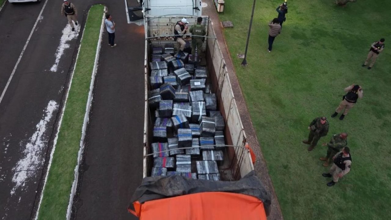 motorista-se-contradiz-em-abordagem-e-policia-encontra-42-toneladas-de-drogas-6a87afdebf89d
