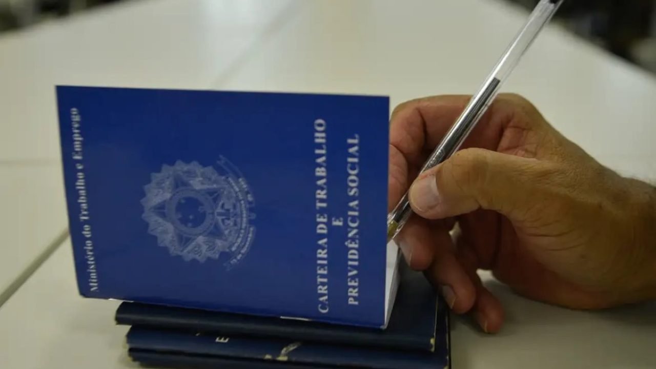 Vagas de emprego no Grupo Muffato — Foto: H2FOZ