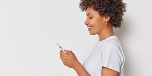 mulher-no-celular.jpg