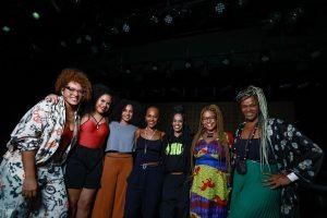 Musical Elza passa por Brasília com sete atrizes vivendo a voz do milênio — Foto