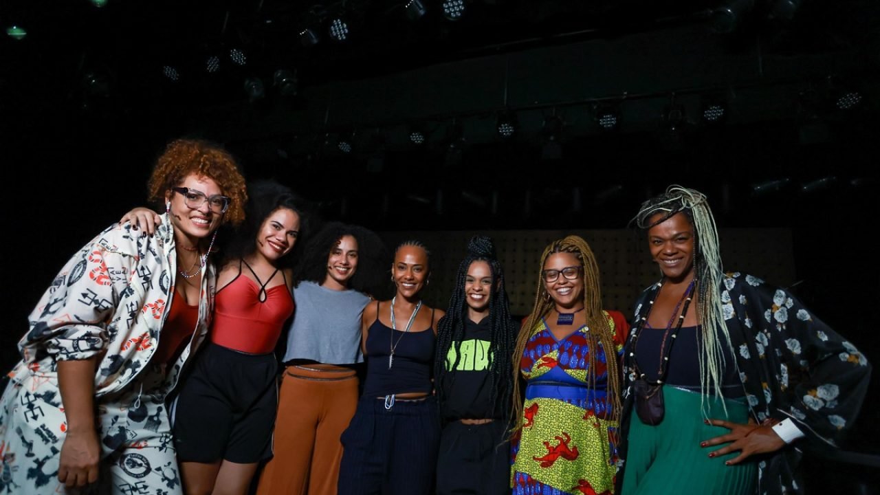 Musical Elza passa por Brasília com sete atrizes vivendo a voz do milênio — Foto