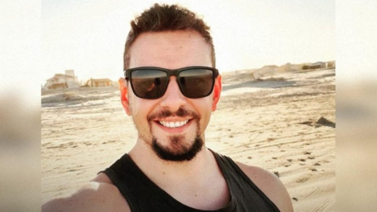 musico-morre-prensado-marmore