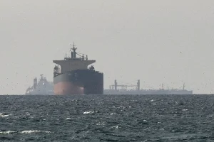 navios-de-carga-no-golfo-perto-do-estreito-de-ormu006471280202606202315.webp.webp