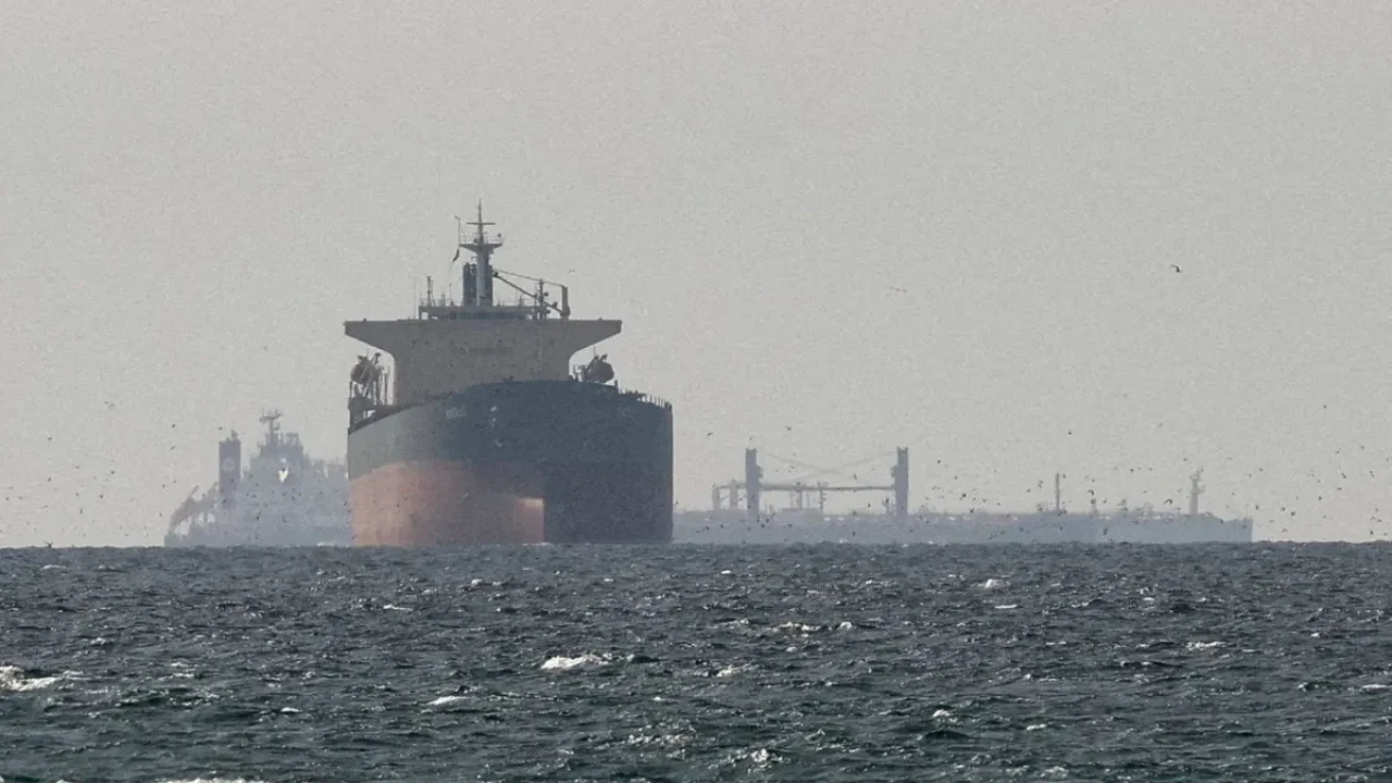 navios-de-carga-no-golfo-perto-do-estreito-de-ormu006471280202606202315.webp.webp
