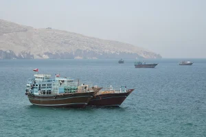 navios-no-estreito-de-ormuz-em-musandam-oma006485550202606282356.webp.webp