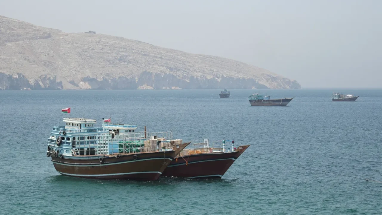 navios-no-estreito-de-ormuz-em-musandam-oma006485550202606282356.webp.webp