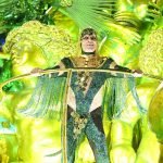 Ney Matogrosso desfilando na Sapucaí — Foto: 1 de 1 Ney Matogrosso desfila na Sa