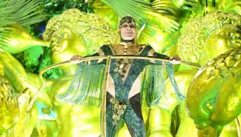 Ney Matogrosso desfilando na Sapucaí — Foto: 1 de 1 Ney Matogrosso desfila na Sa