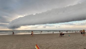 Nuvem gigante no litoral do Paraná — Foto: Foto: colaboração / Massa.com.br