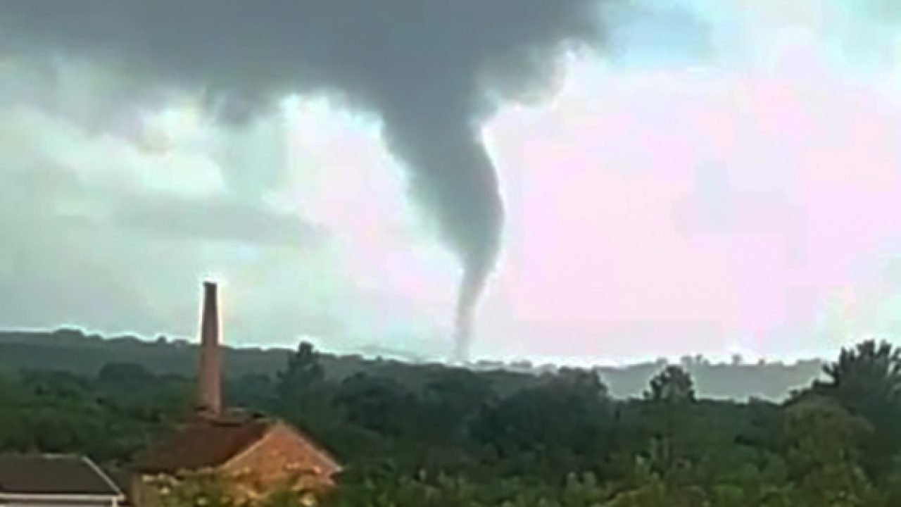 Nuvem funil registrada no Paraná — Foto: Governo do Paraná